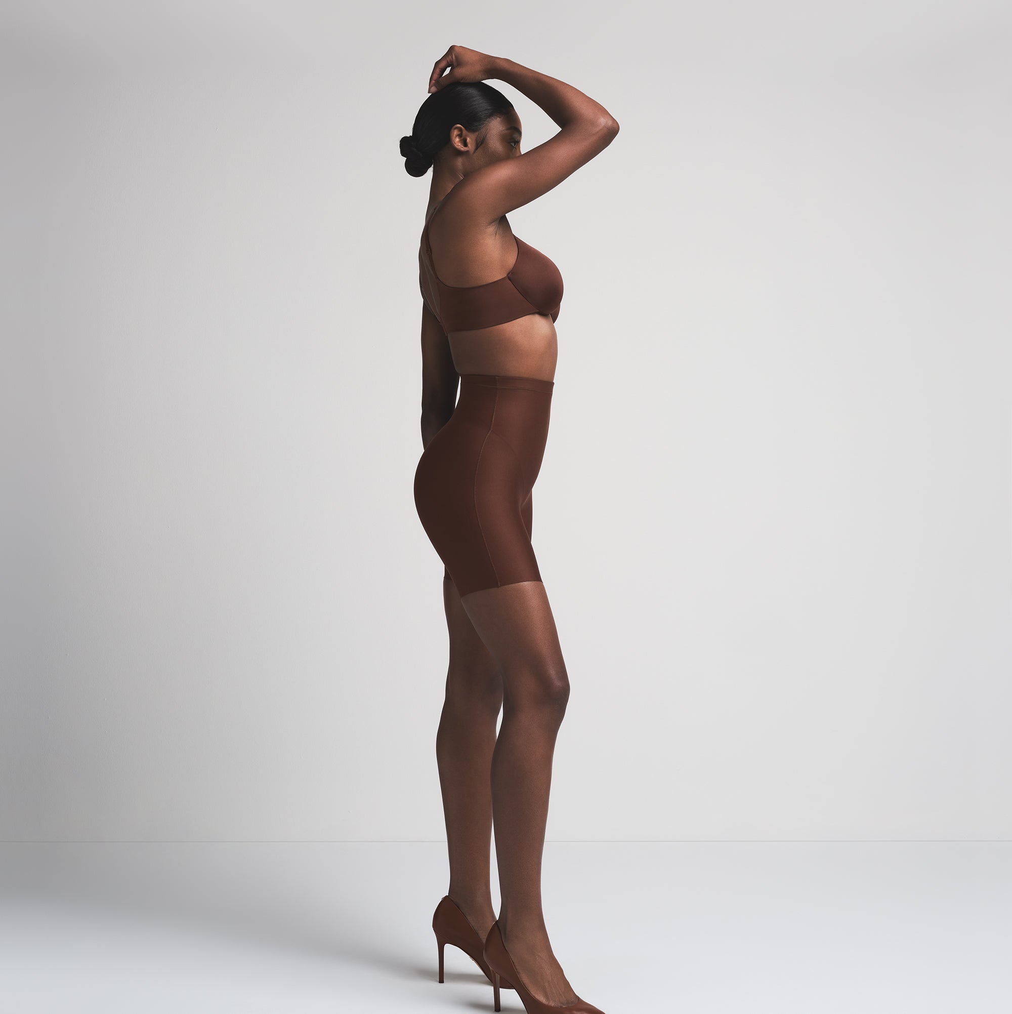 SKIMS BODY CORE SCULPT MID RISE SHORT | COCOA