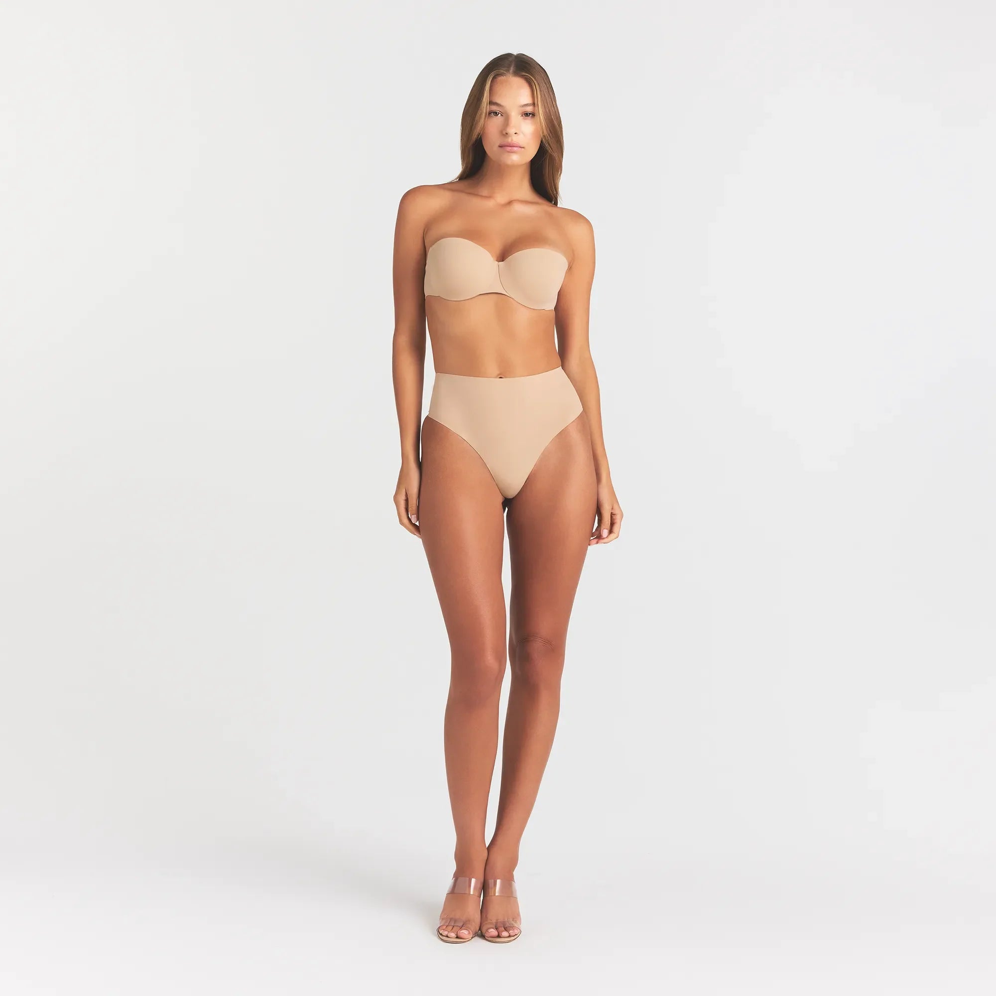 SMOOTHING INTIMATES STRAPLESS BRA | CLAY