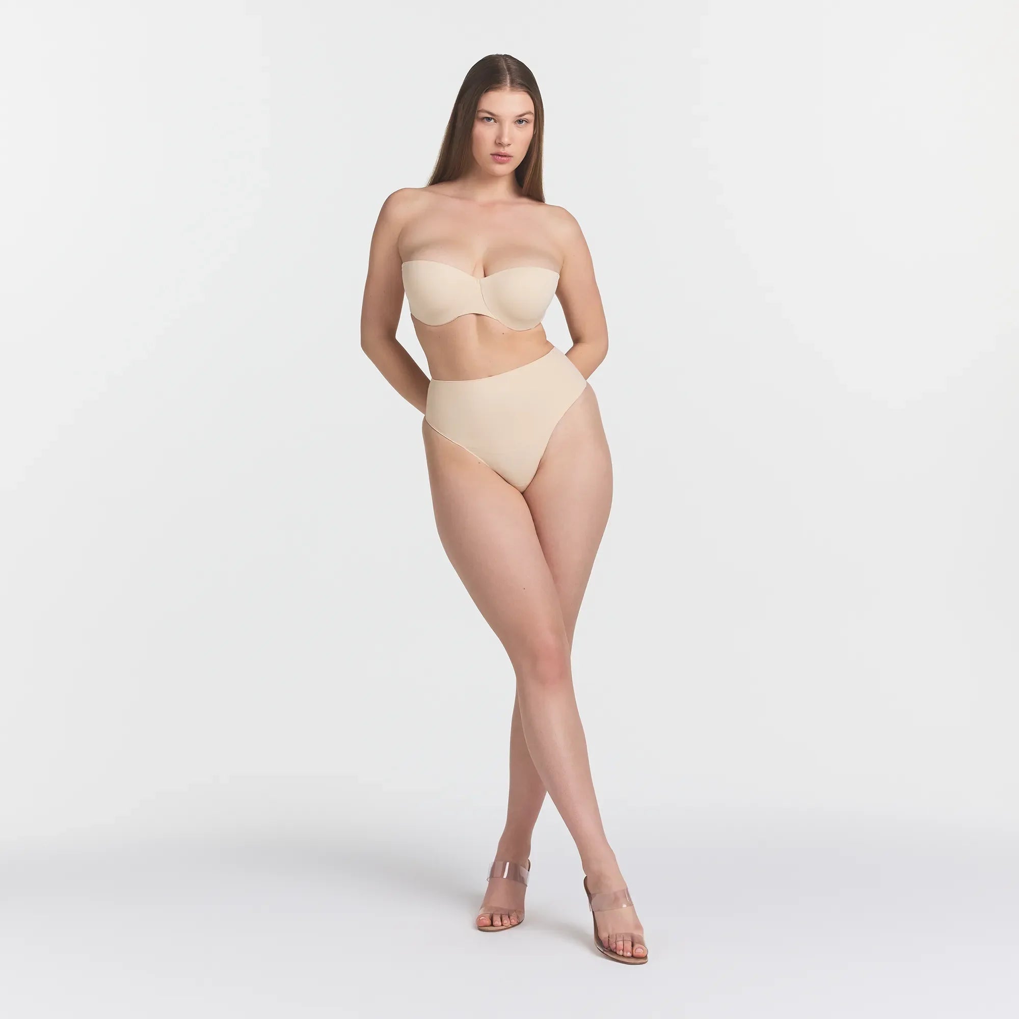 SMOOTHING INTIMATES STRAPLESS BRA | SAND