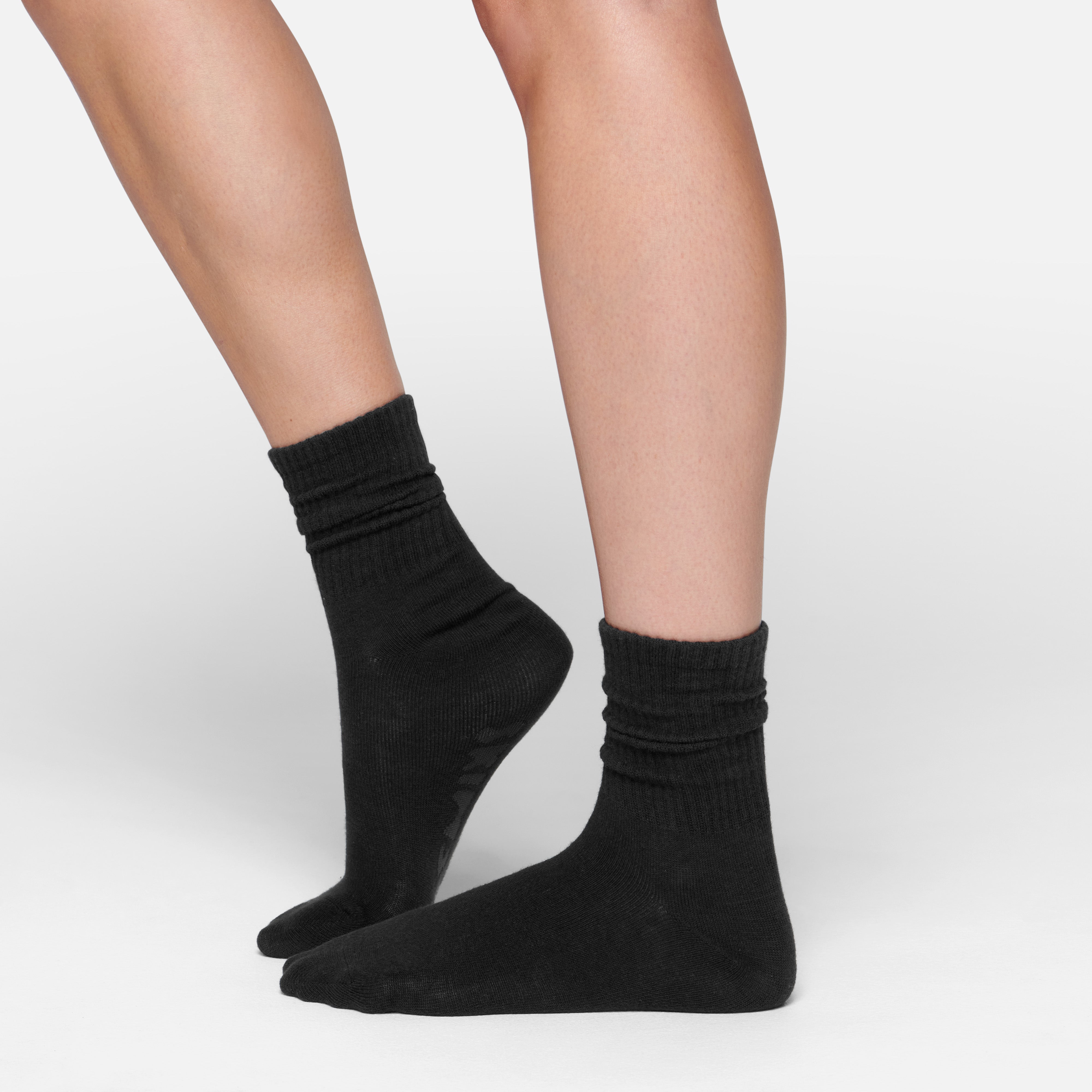 RIBBED CREW SOCK | SOOT