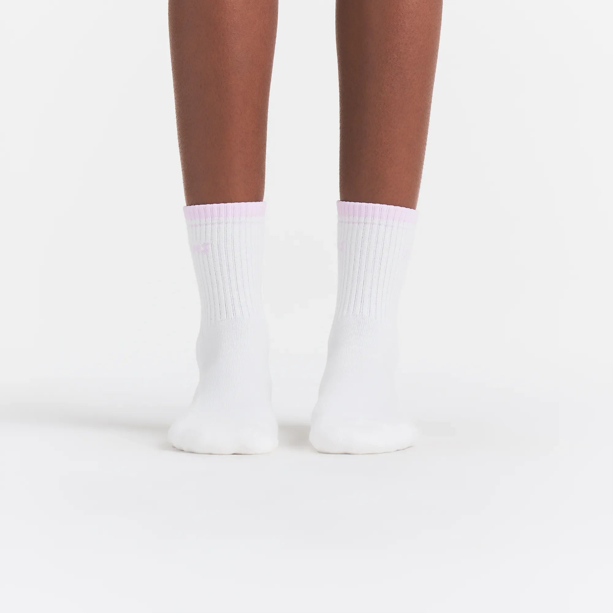 SKIMS SOCKS RIBBED QUARTER CREW LOGO SOCK | SNOW AND CHERRY BLOSSOM
